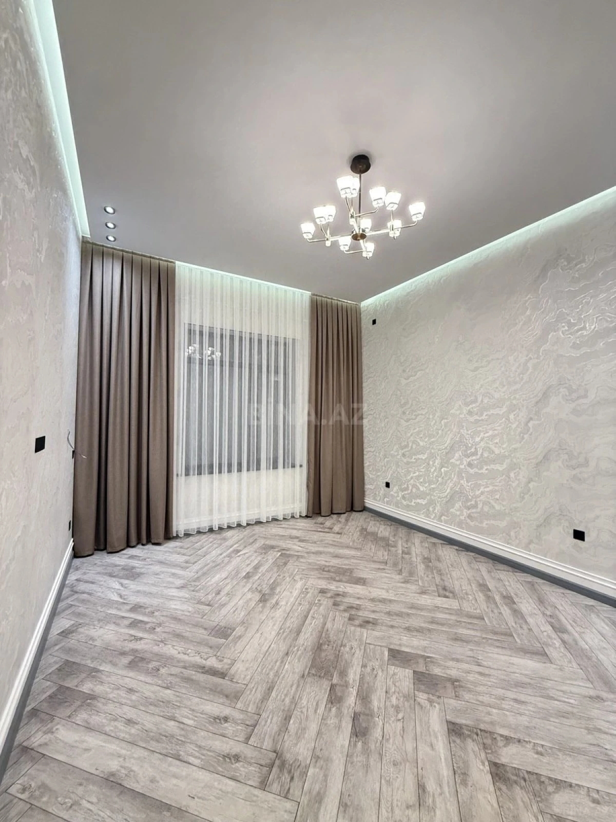 Satılır 5 otaqlı həyət evi 200 m²