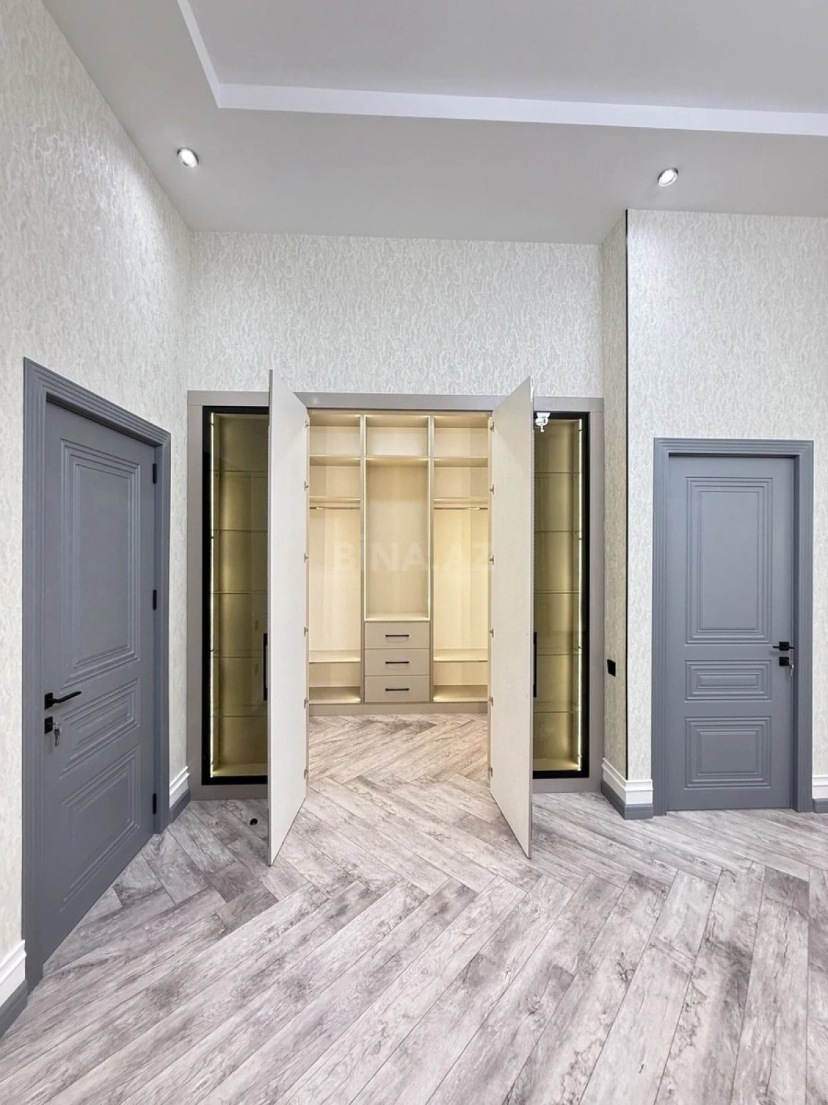 Satılır 5 otaqlı həyət evi 200 m²