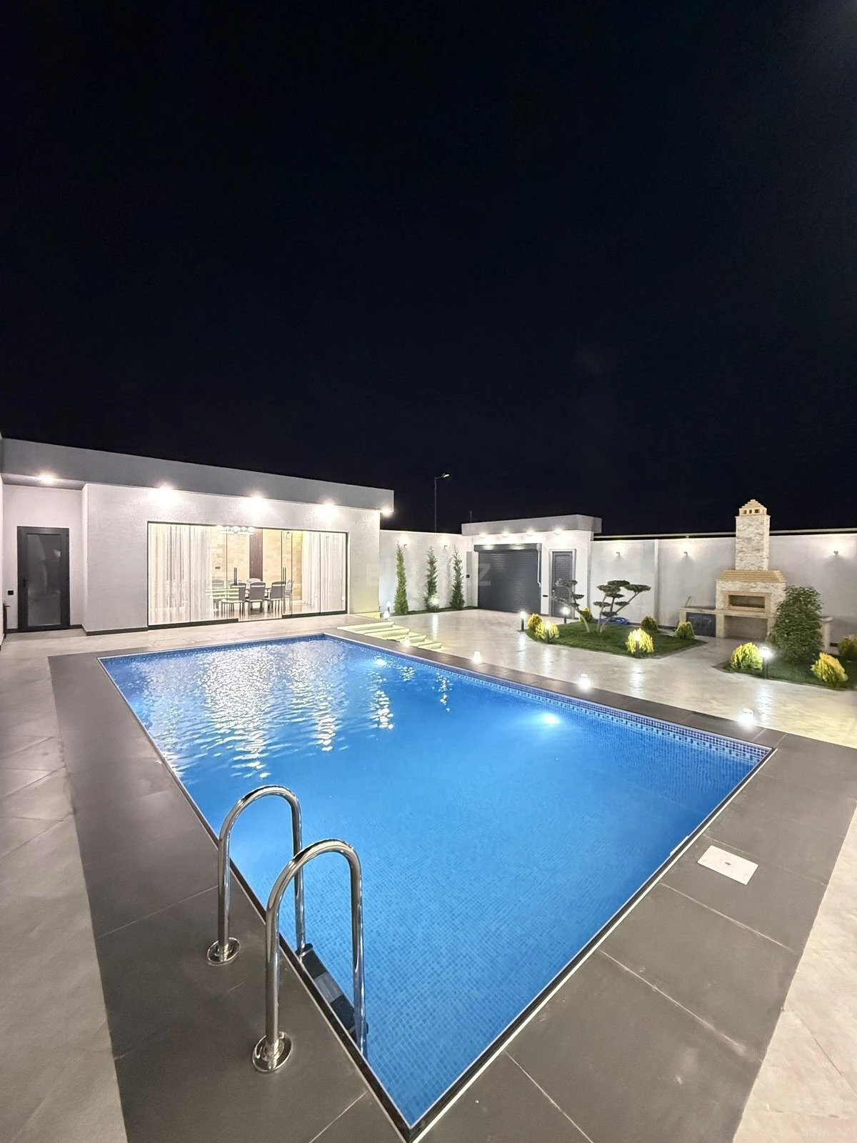 Satılır 5 otaqlı həyət evi 200 m²