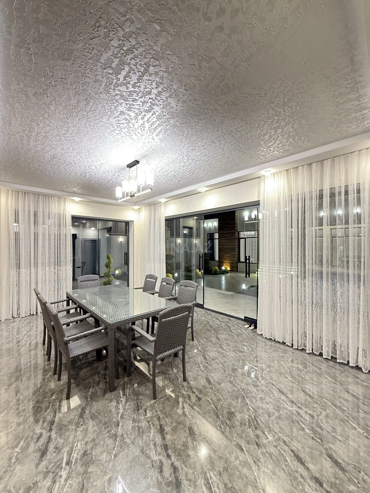 Satılır 5 otaqlı həyət evi 200 m²