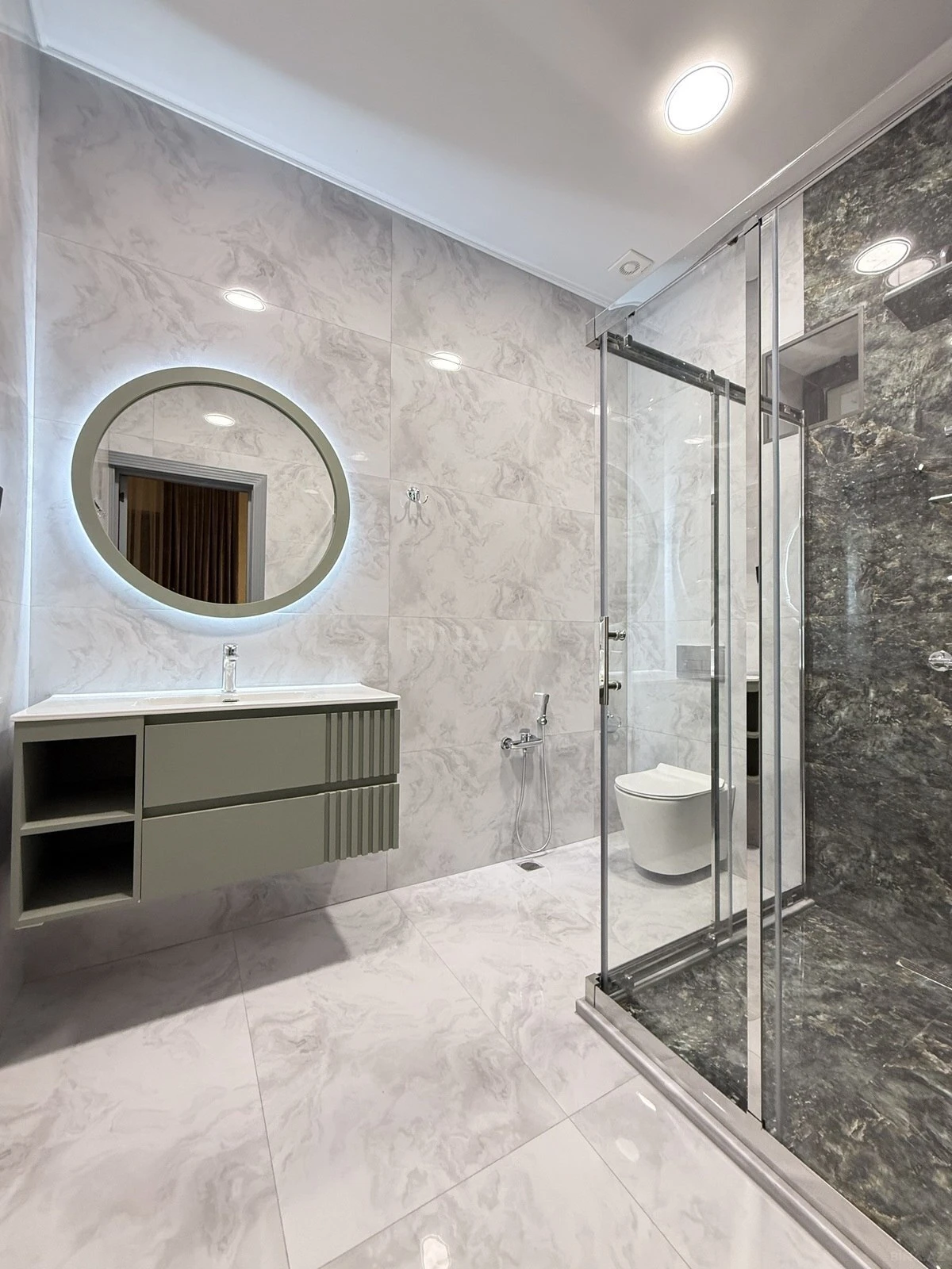 Satılır 5 otaqlı həyət evi 200 m²