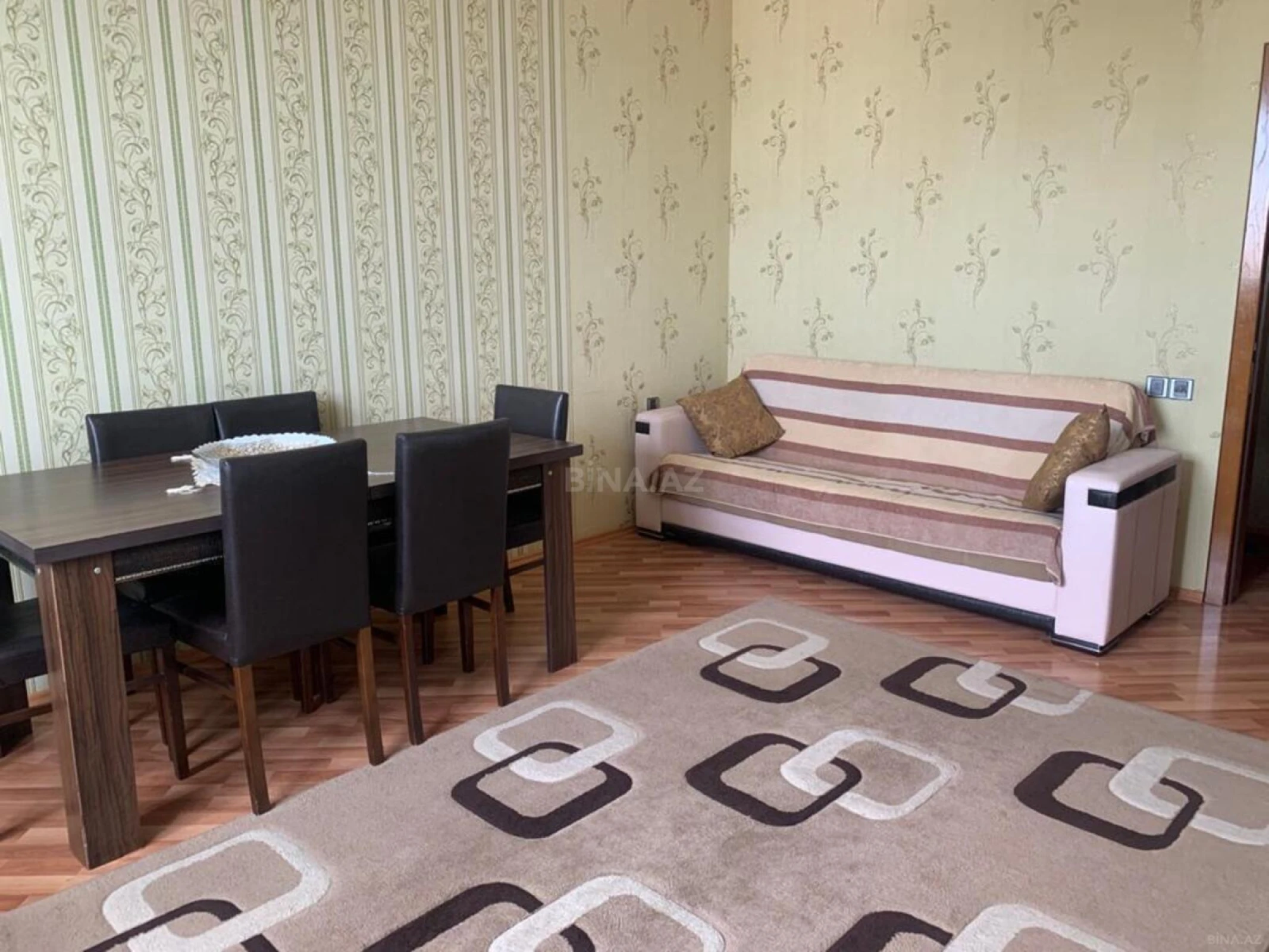 Kirayə verilir 2 otaqlı mənzil 100 m²