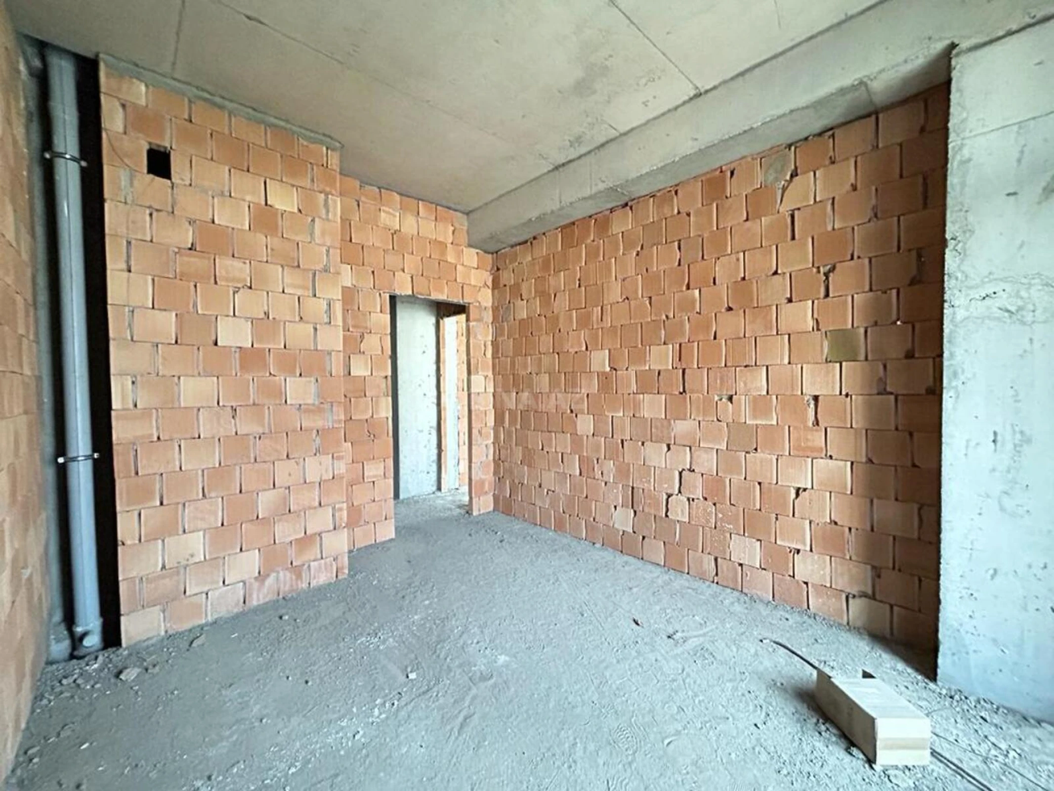 Satılır 2 otaqlı mənzil 103 m²