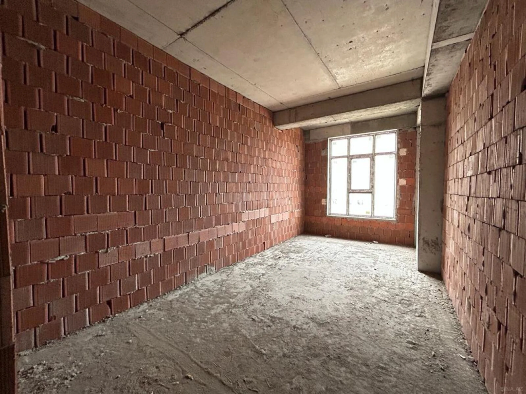 Satılır 2 otaqlı mənzil 103 m²