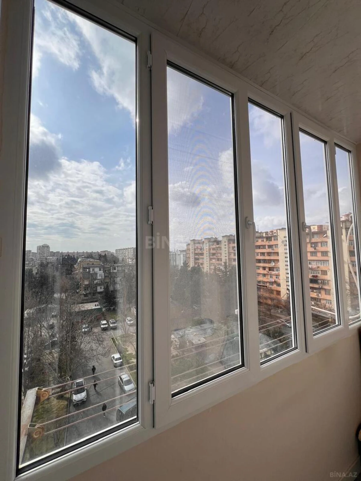Satılır 2 otaqlı mənzil 67 m²