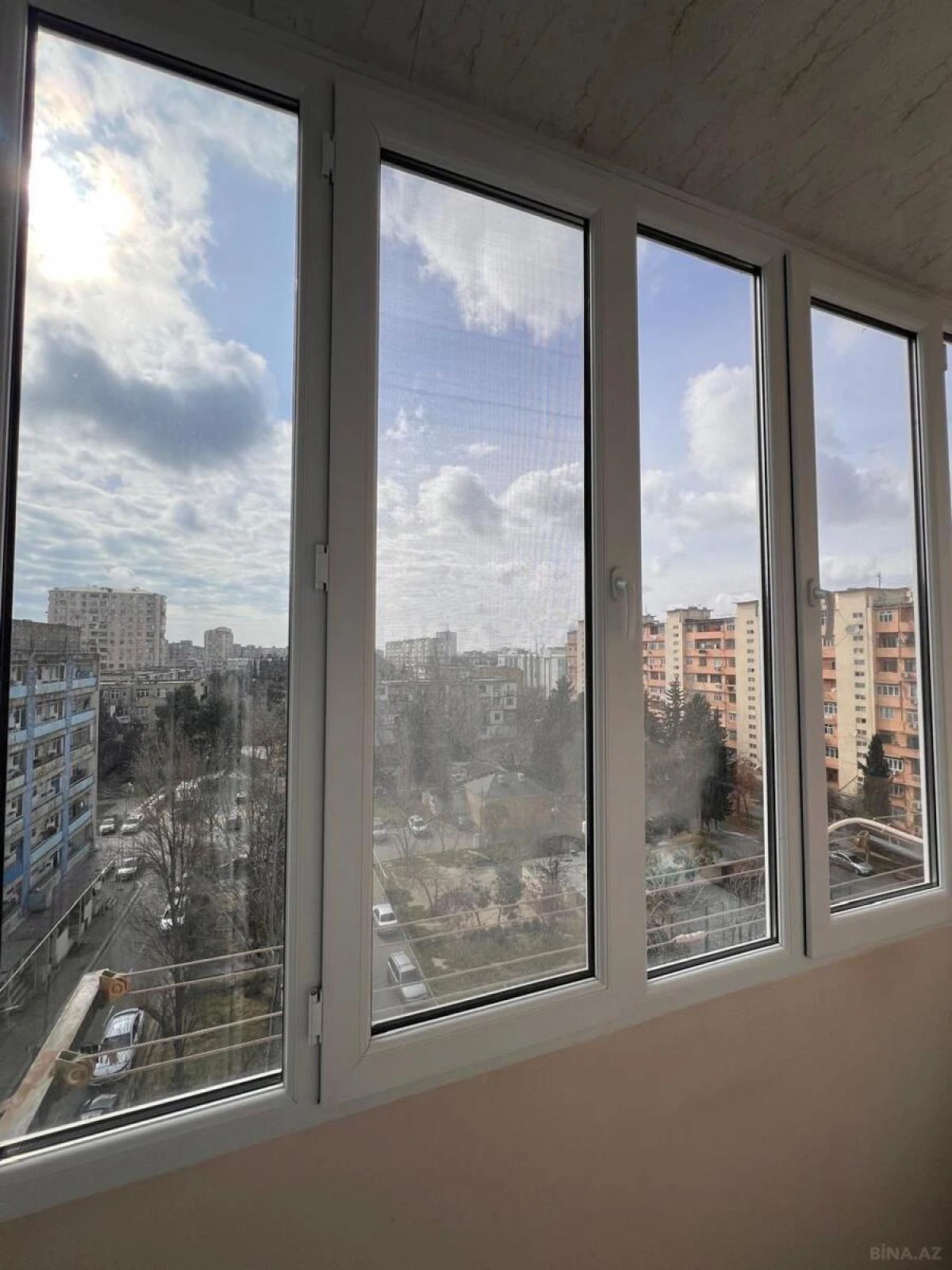 Satılır 2 otaqlı mənzil 67 m²