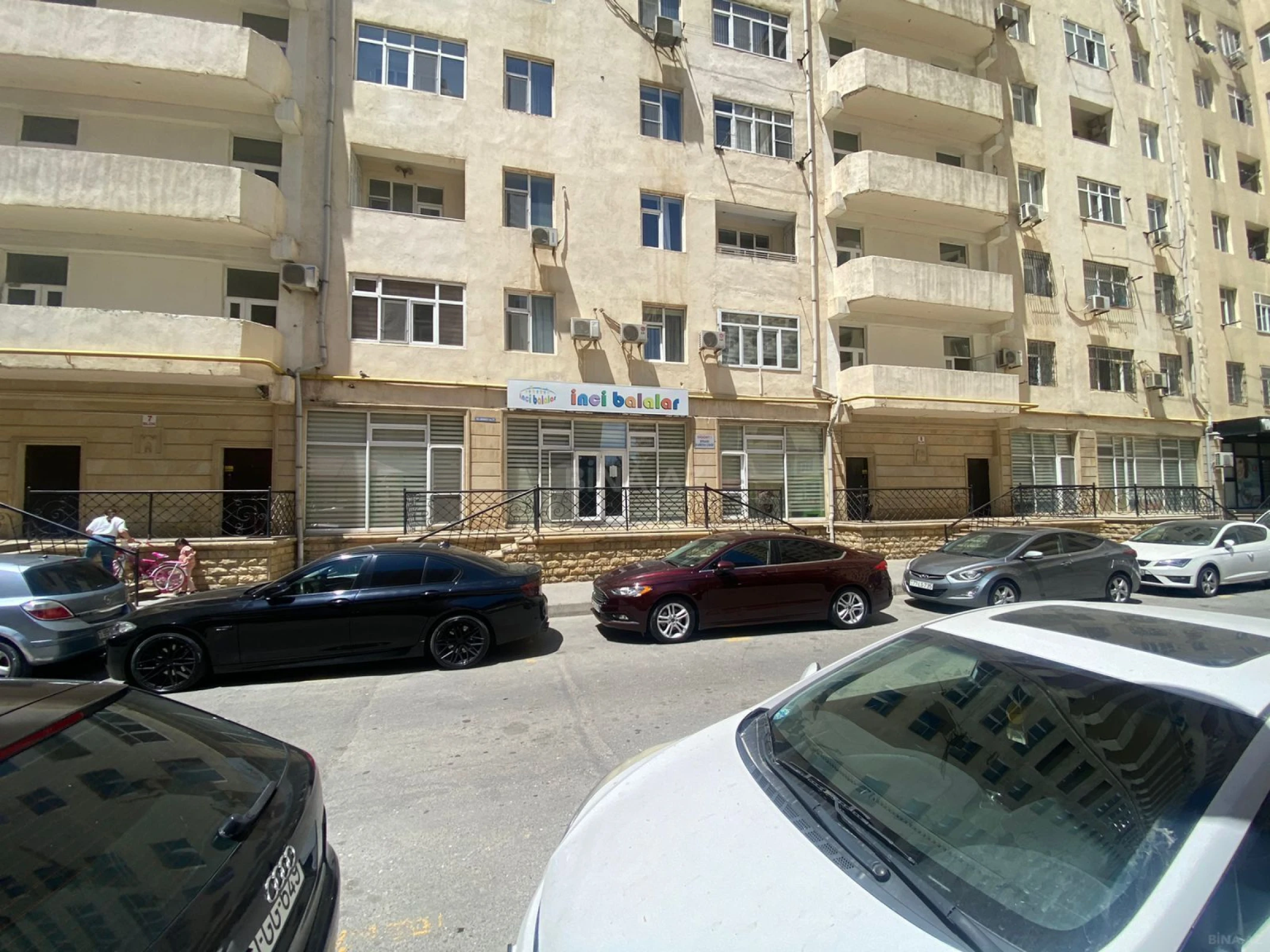 Satılır obyekt 737 m²