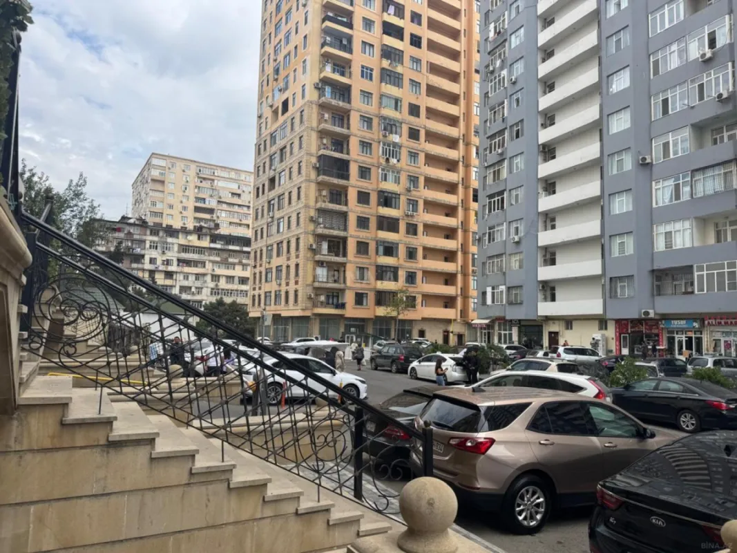 Satılır obyekt 737 m²
