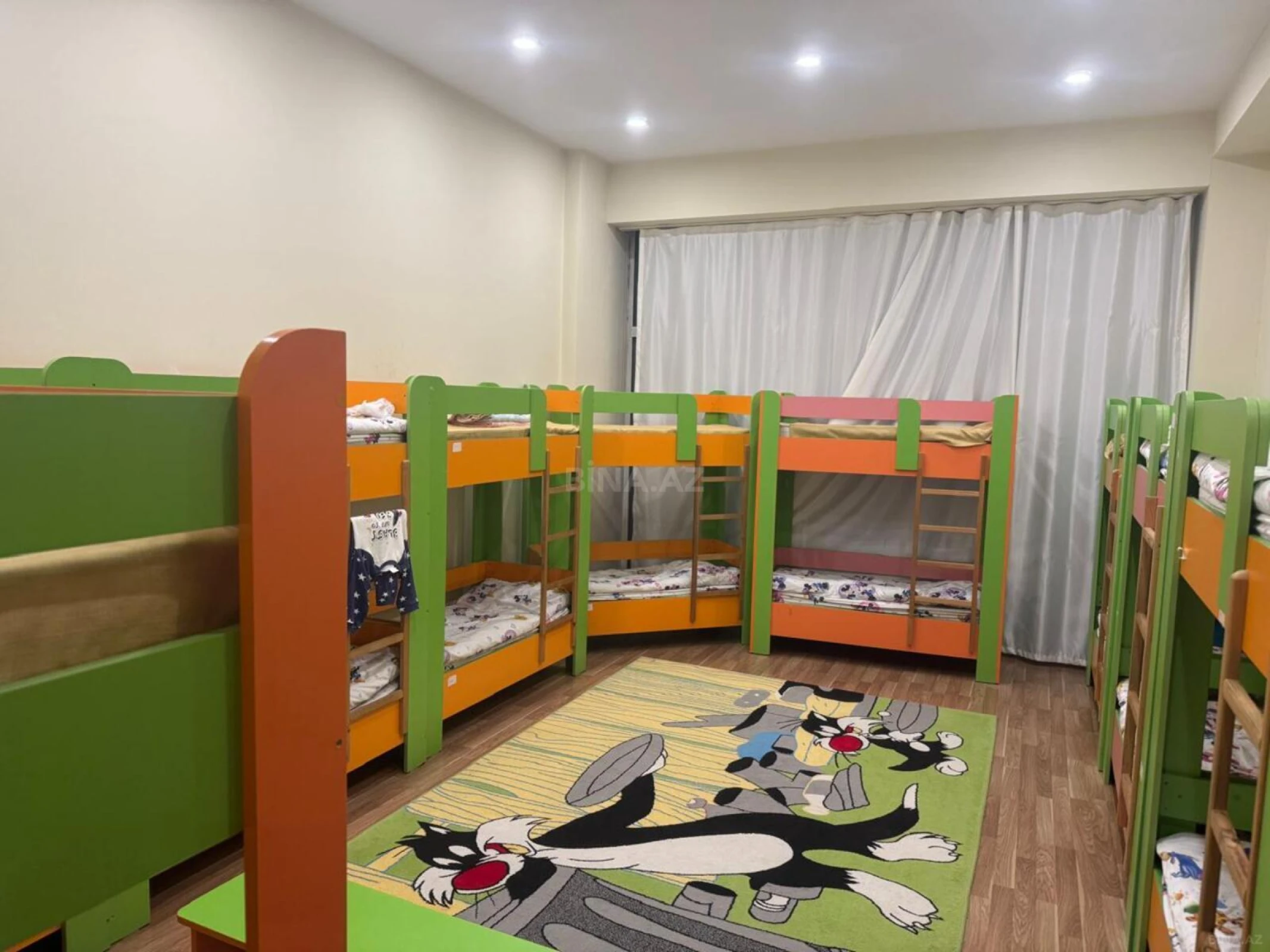 Satılır obyekt 737 m²