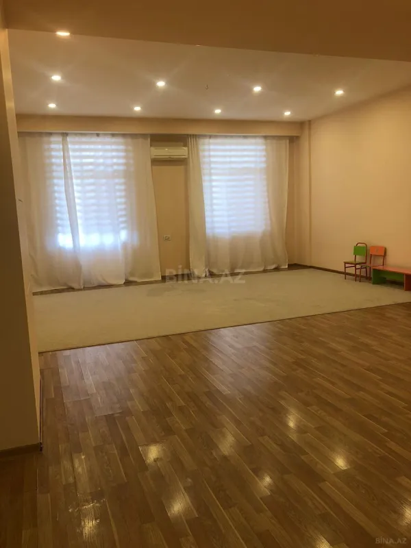 Satılır obyekt 737 m²