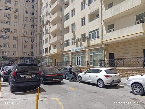 Satılır obyekt 737 m²