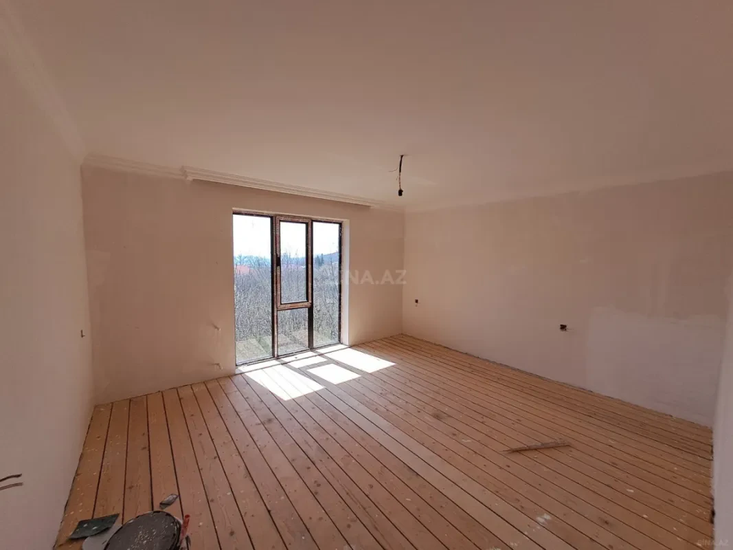 Satılır 6 otaqlı həyət evi 160 m²