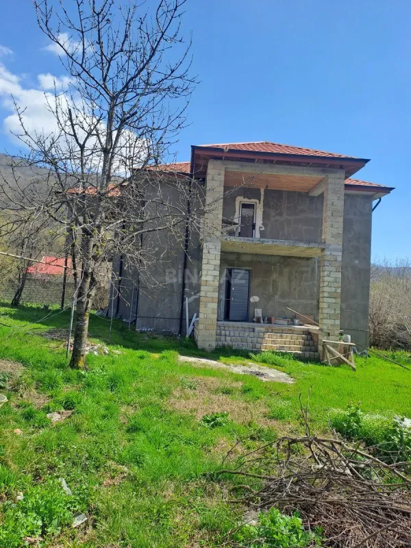 Satılır 6 otaqlı həyət evi 160 m²
