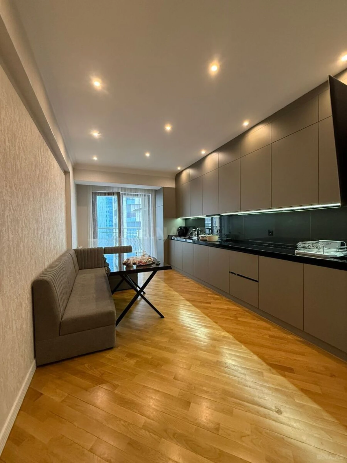Satılır 2 otaqlı mənzil 117 m²