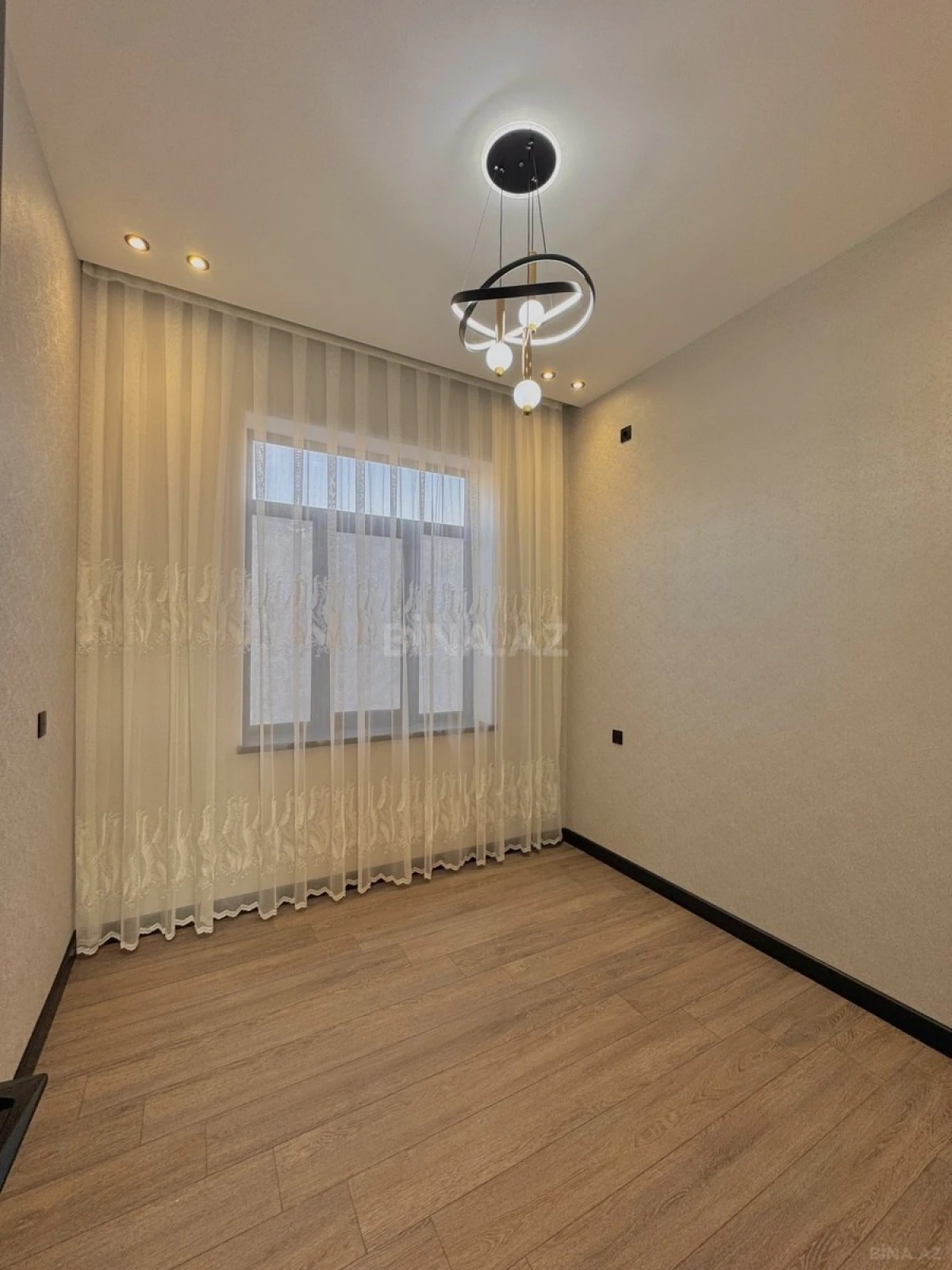 Satılır 4 otaqlı həyət evi 160 m²