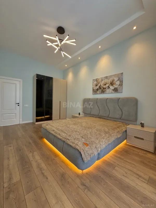 Satılır 5 otaqlı həyət evi 300 m²