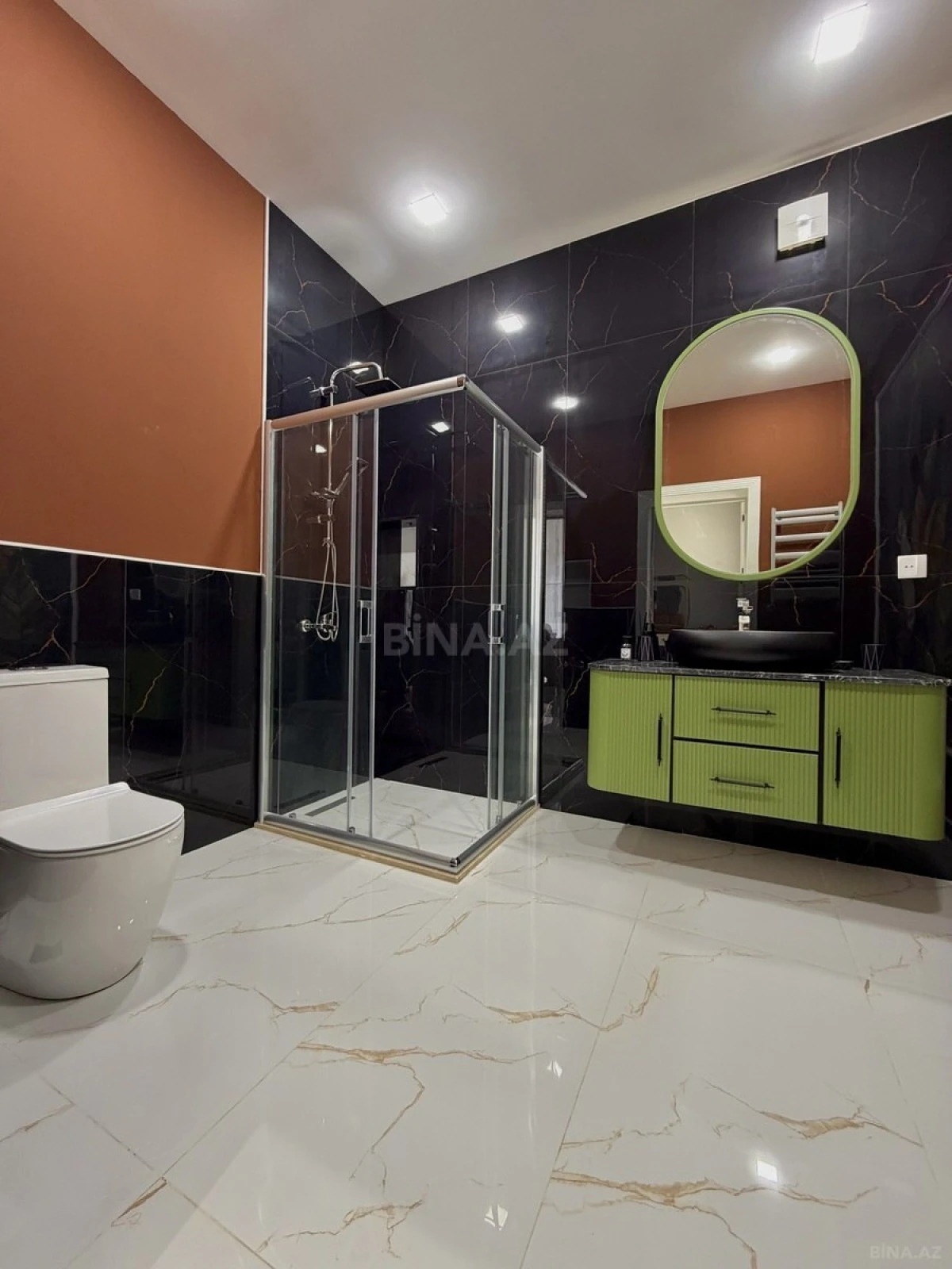 Satılır 5 otaqlı həyət evi 300 m²