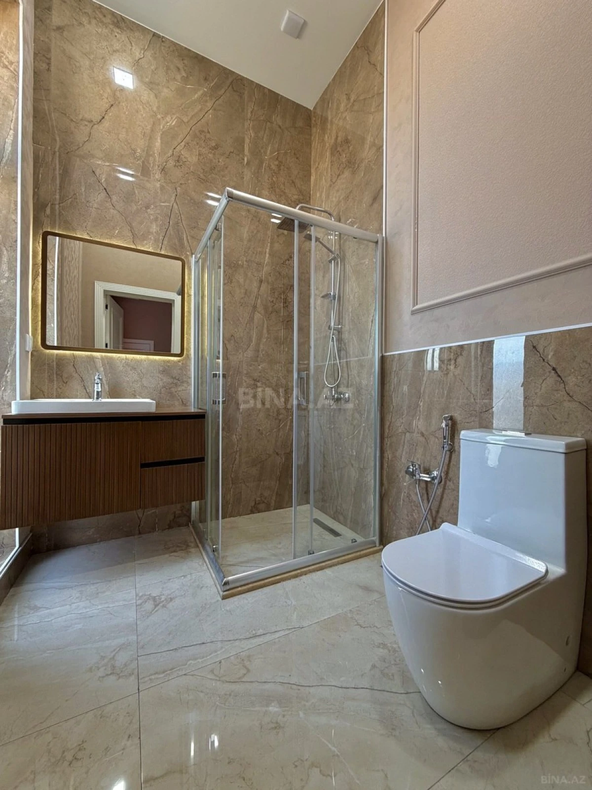 Satılır 5 otaqlı həyət evi 300 m²
