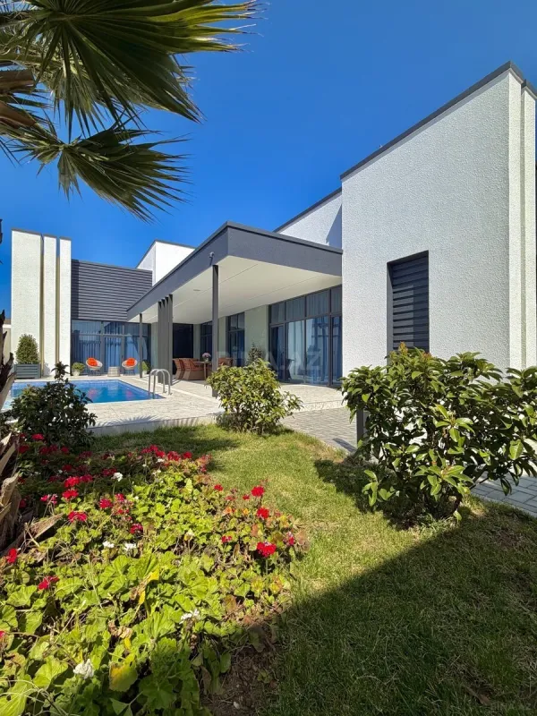 Satılır 5 otaqlı həyət evi 300 m²