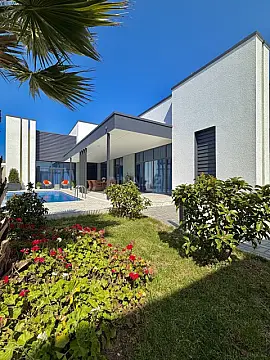 Satılır 5 otaqlı həyət evi 300 m²