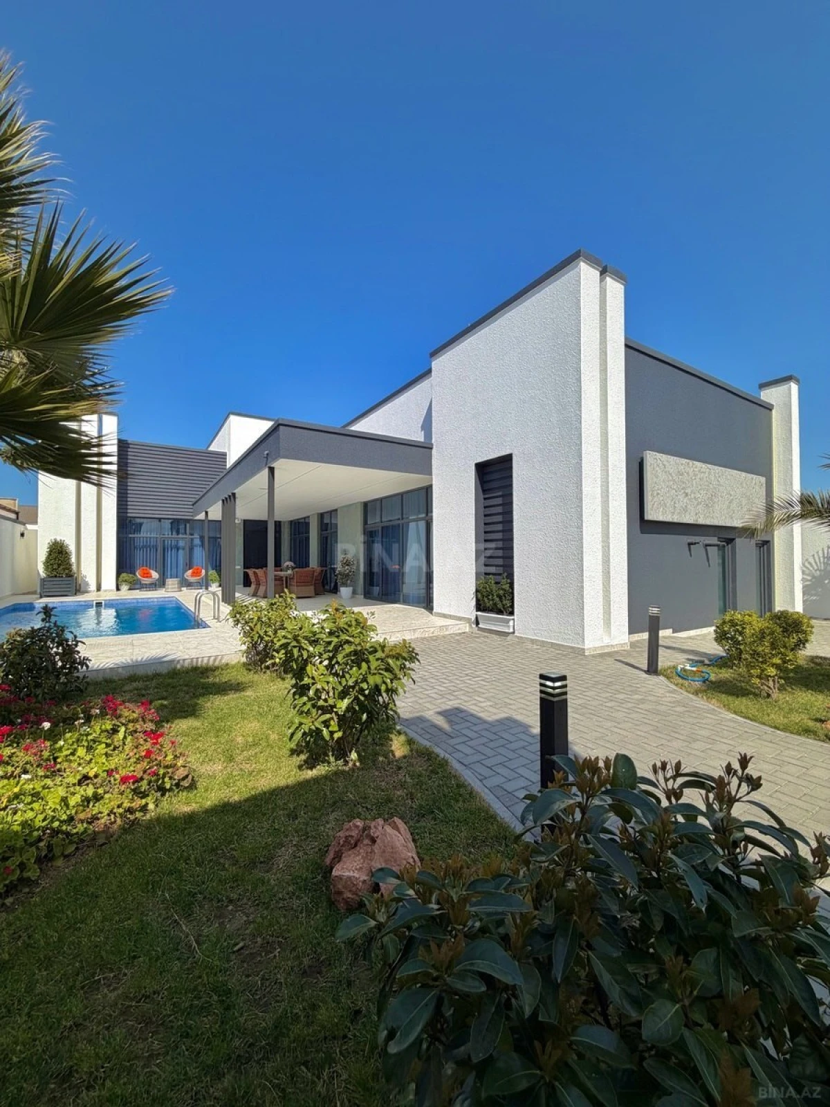 Satılır 5 otaqlı həyət evi 300 m²