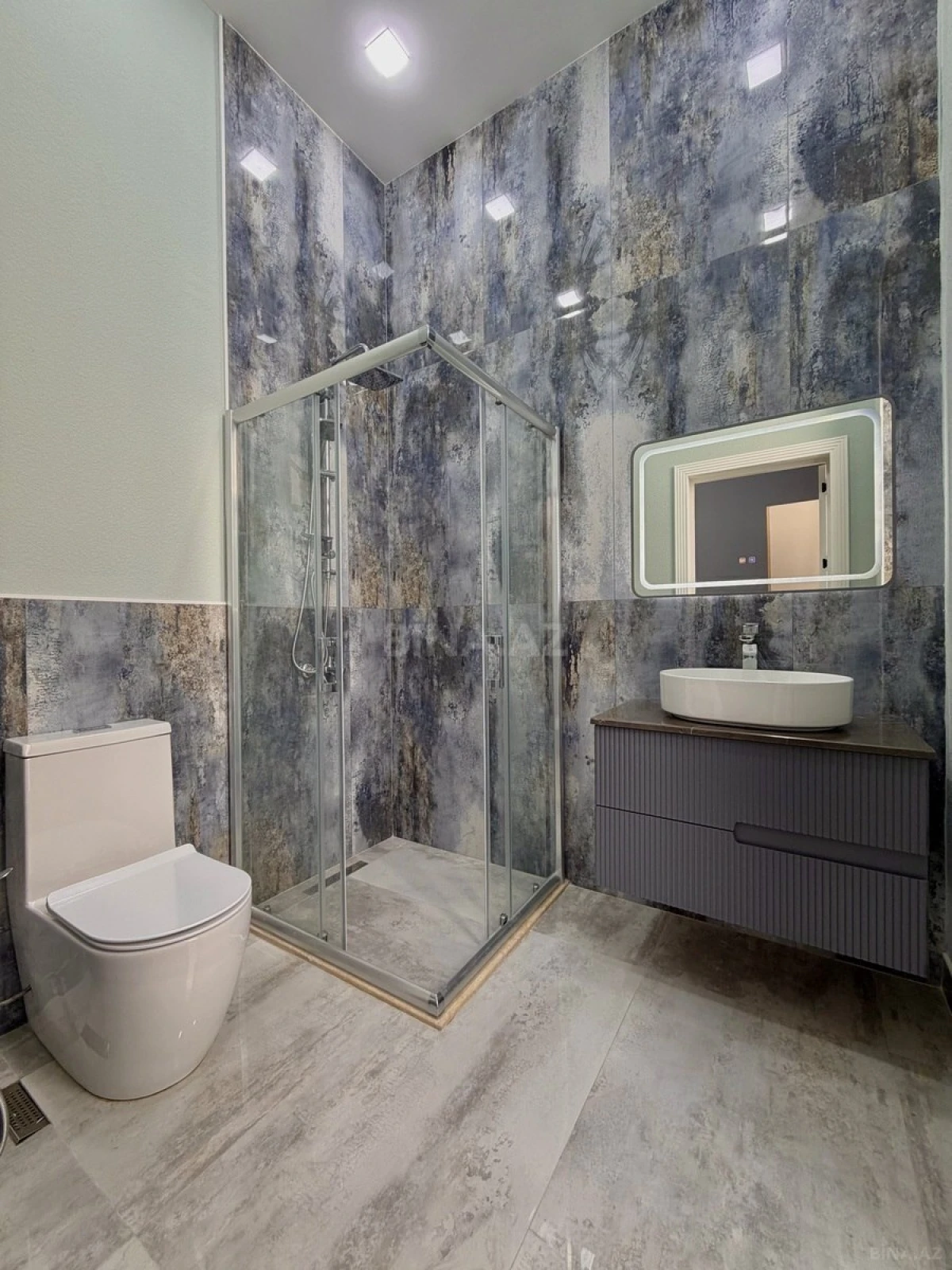 Satılır 5 otaqlı həyət evi 300 m²