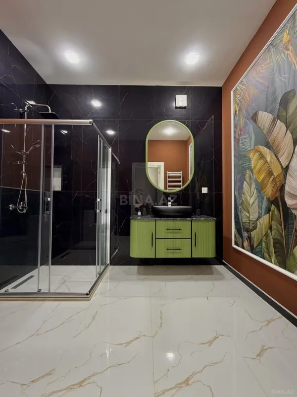 Satılır 5 otaqlı həyət evi 300 m²