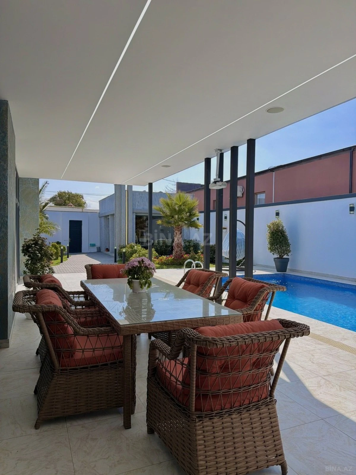 Satılır 5 otaqlı həyət evi 300 m²