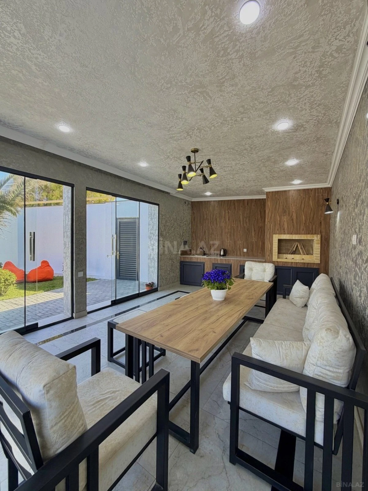 Satılır 5 otaqlı həyət evi 300 m²