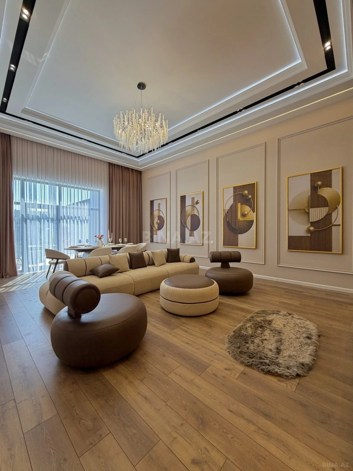 Satılır 5 otaqlı həyət evi 300 m²