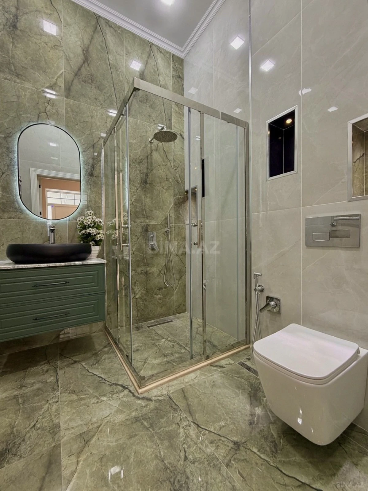 Satılır 5 otaqlı həyət evi 300 m²