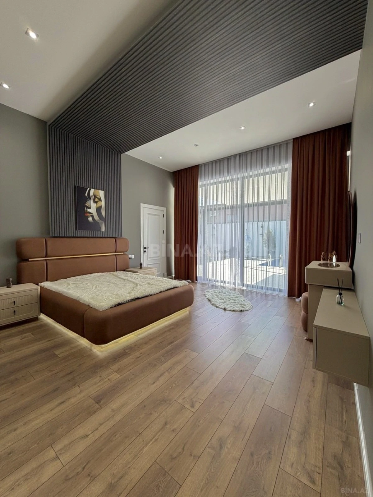 Satılır 5 otaqlı həyət evi 300 m²