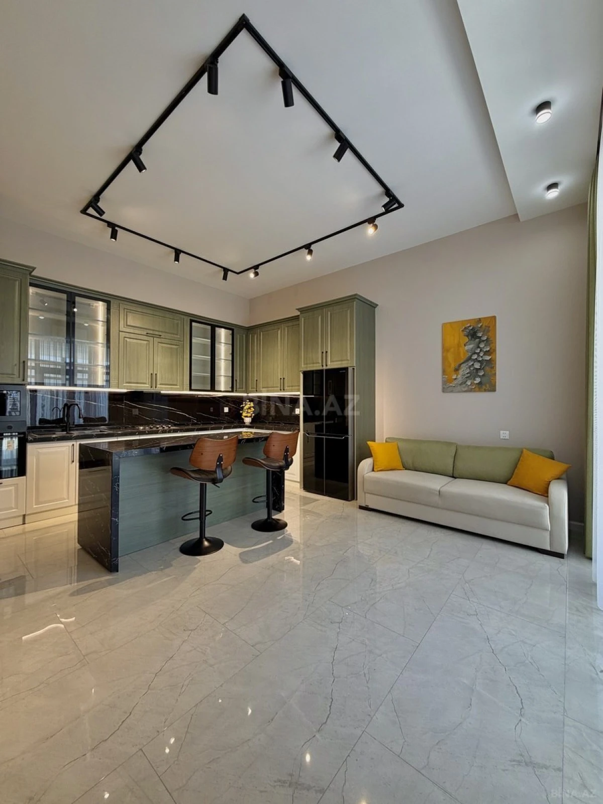 Satılır 5 otaqlı həyət evi 300 m²