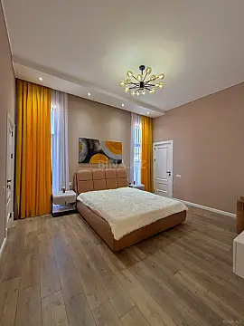 Satılır 5 otaqlı həyət evi 300 m²