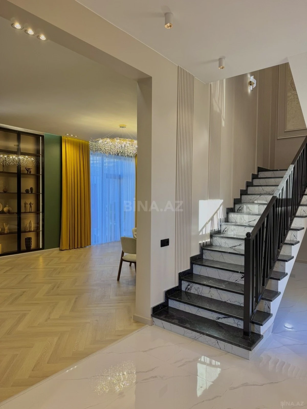 Satılır 5 otaqlı həyət evi 250 m²