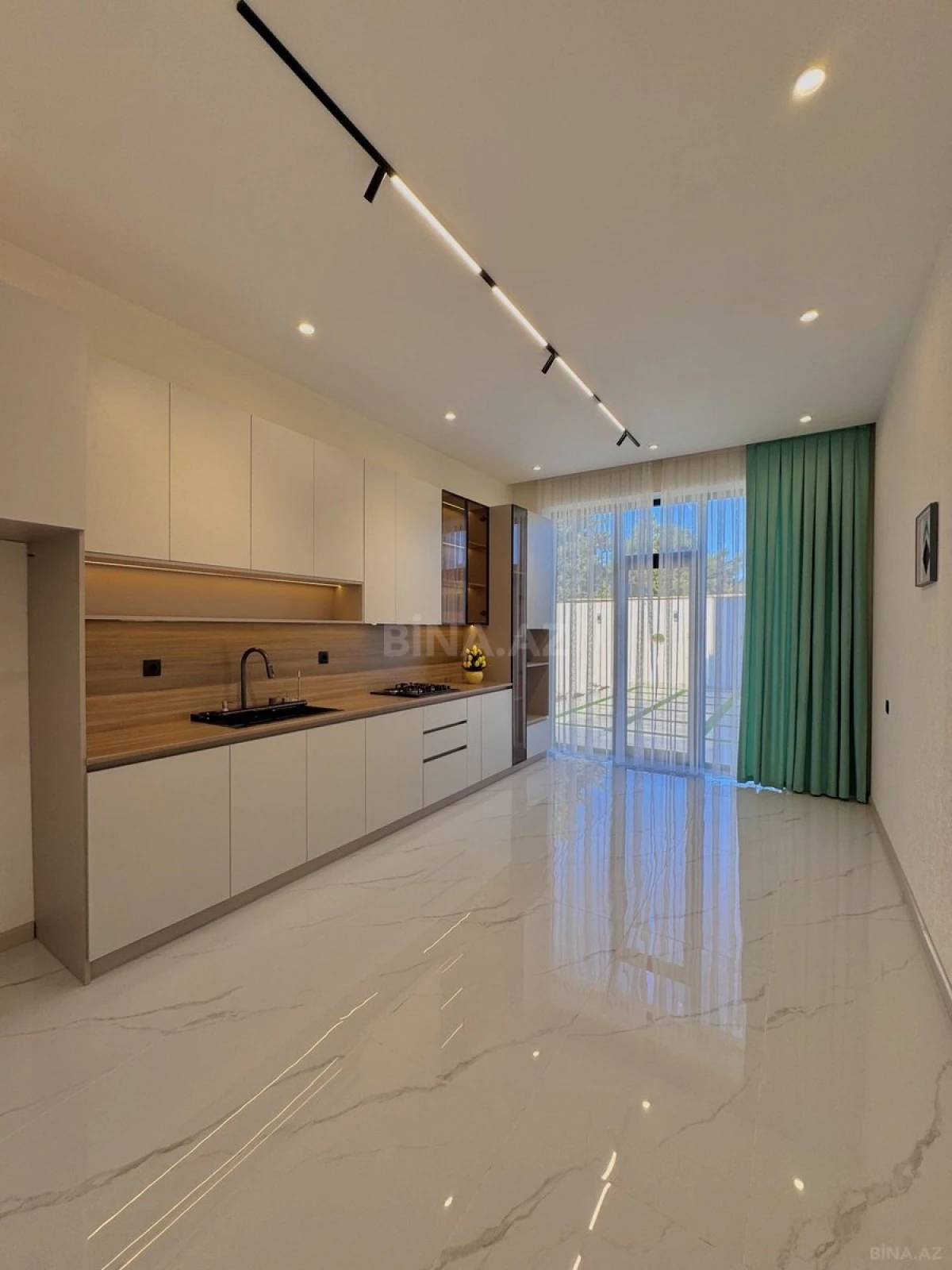 Satılır 5 otaqlı həyət evi 250 m²