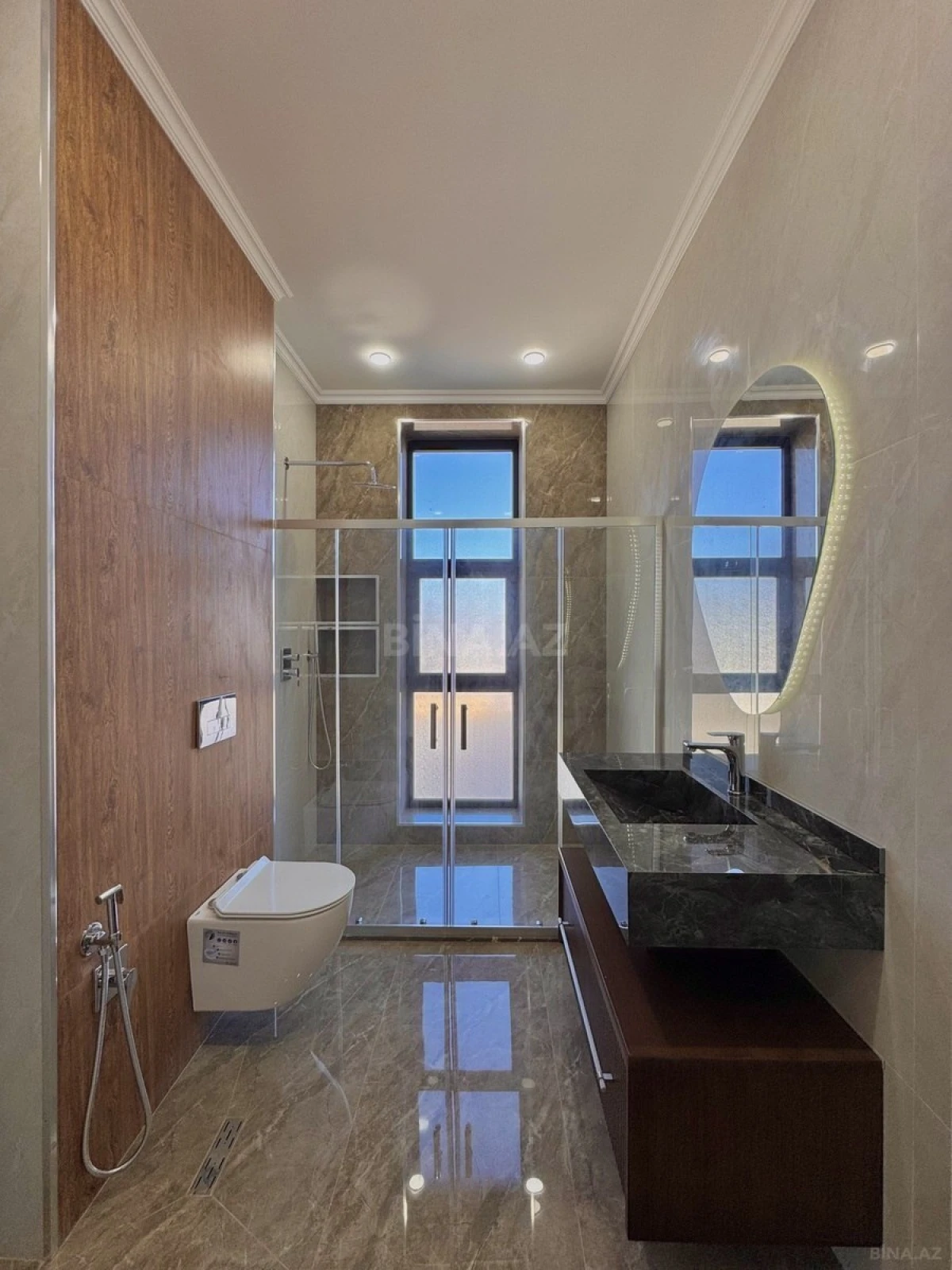 Satılır 5 otaqlı həyət evi 250 m²