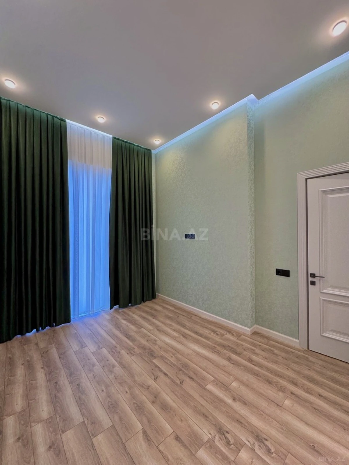 Satılır 5 otaqlı həyət evi 250 m²