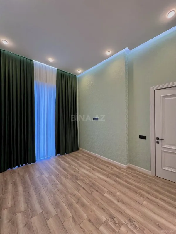 Satılır 5 otaqlı həyət evi 250 m²