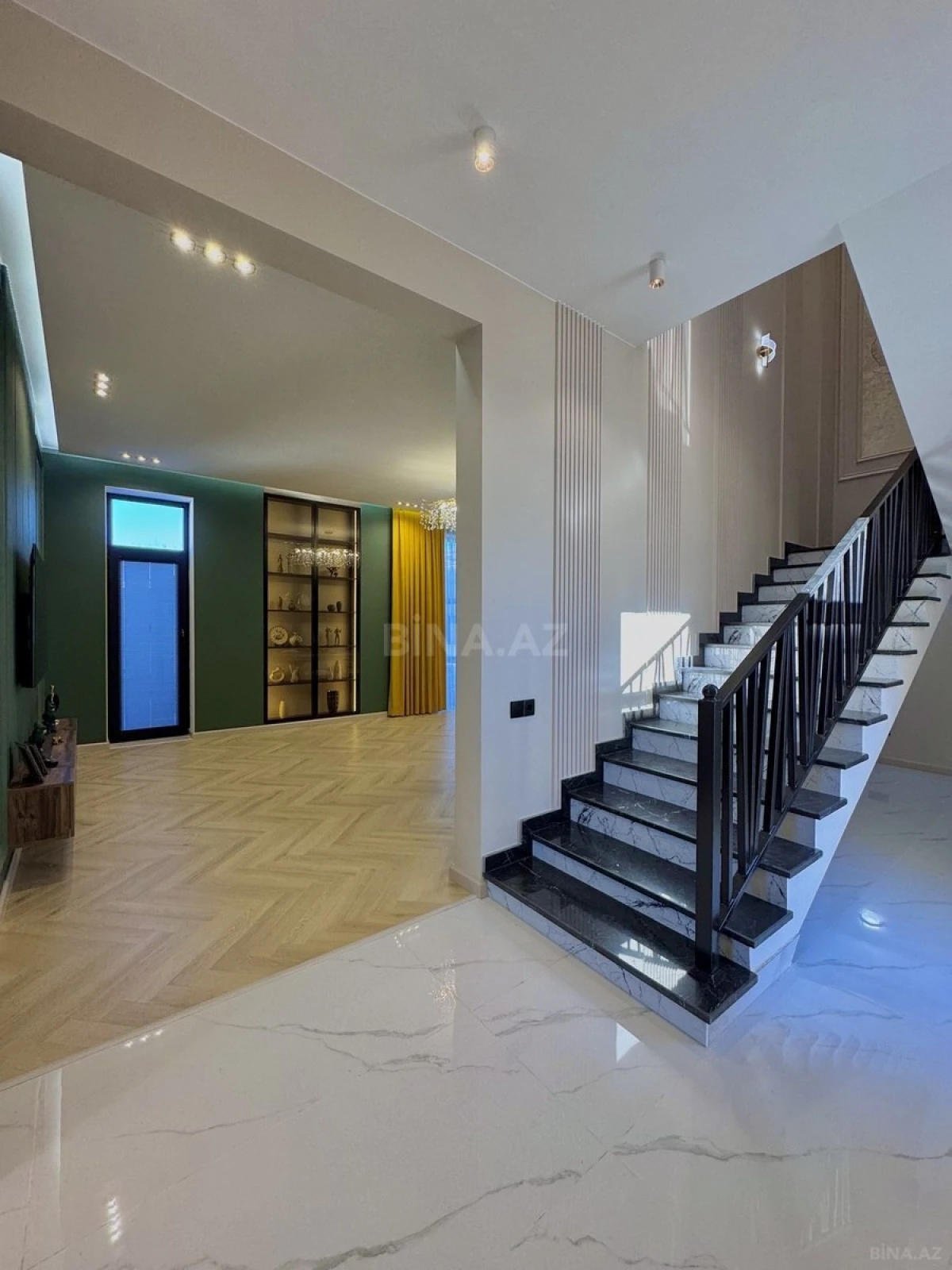 Satılır 5 otaqlı həyət evi 250 m²