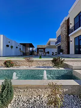 Satılır 5 otaqlı həyət evi 250 m²