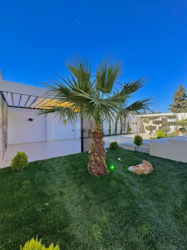 Satılır 5 otaqlı həyət evi 250 m²