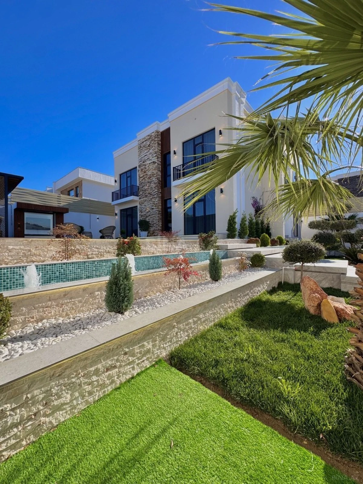 Satılır 5 otaqlı həyət evi 250 m²