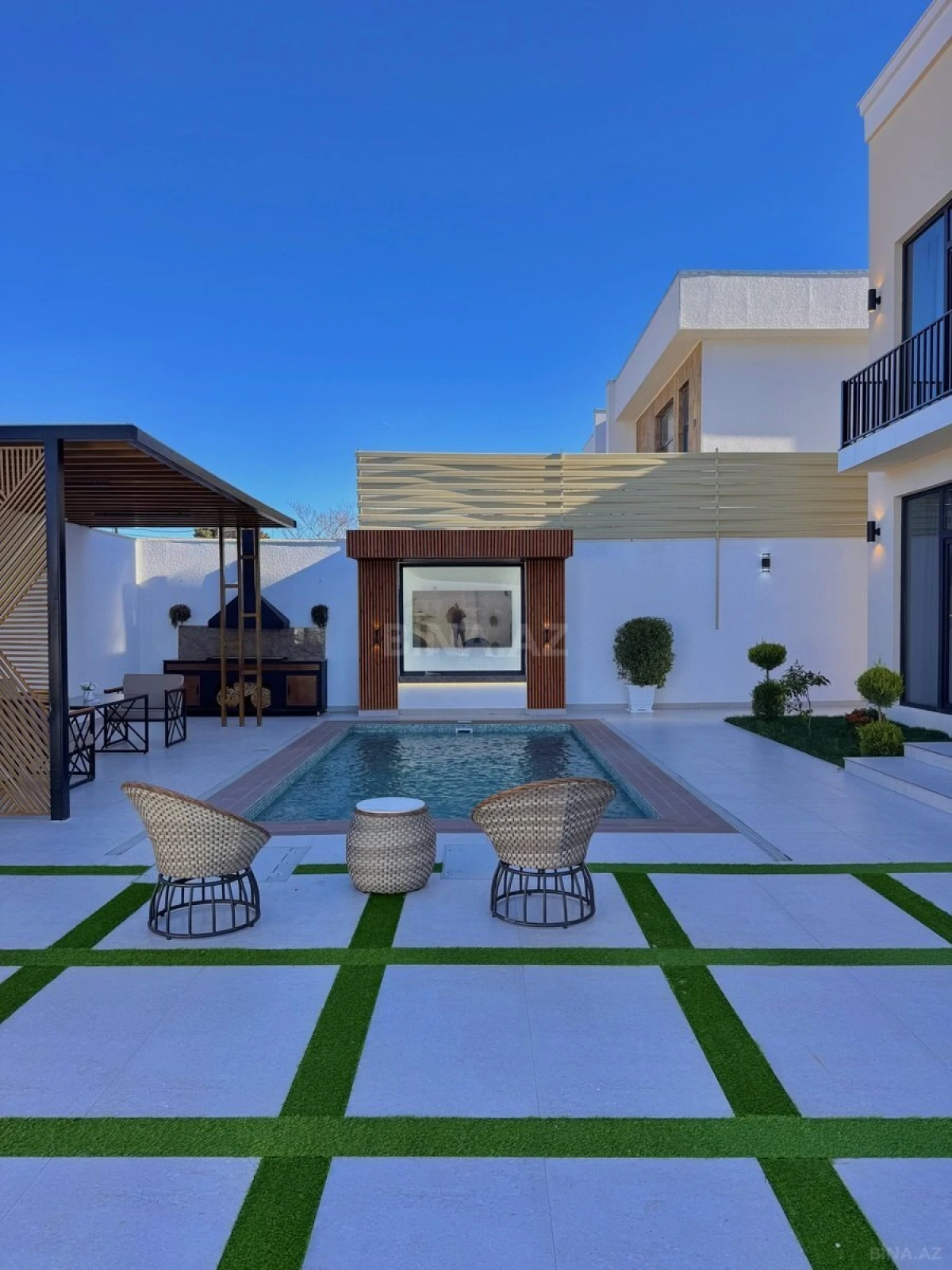 Satılır 5 otaqlı həyət evi 250 m²