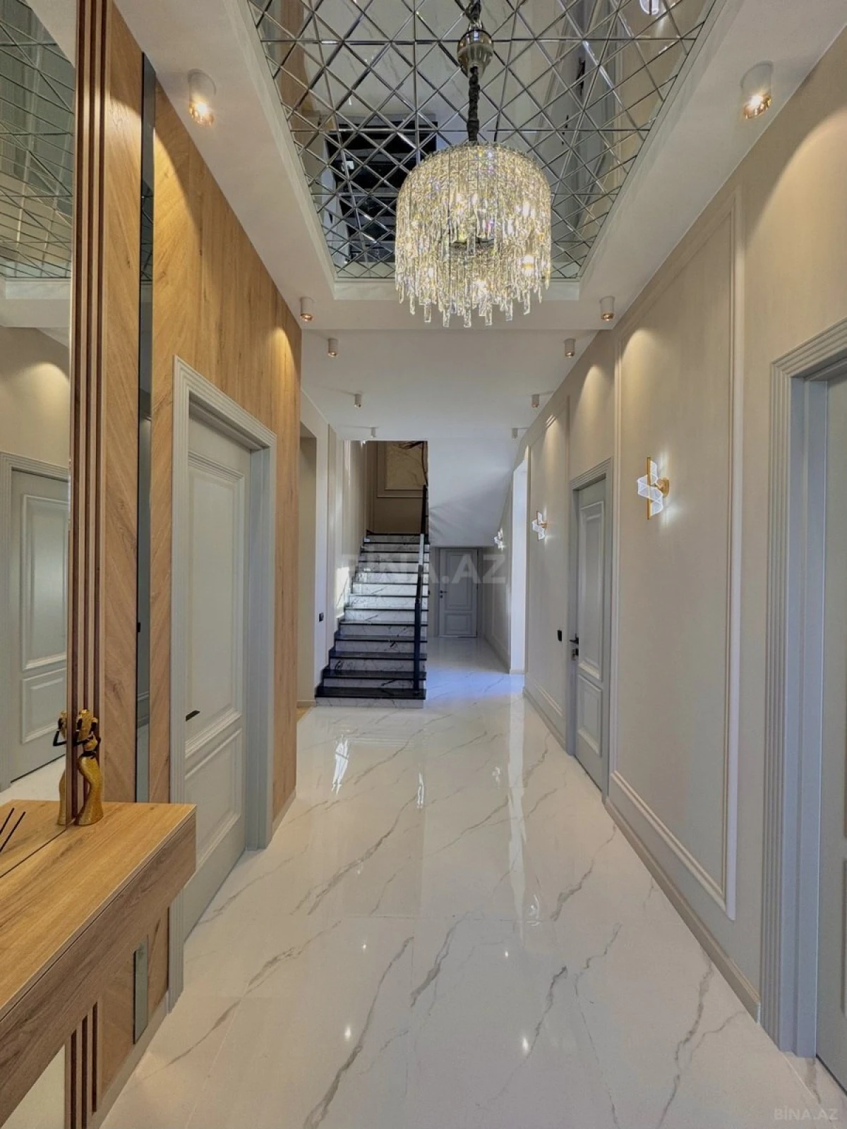 Satılır 5 otaqlı həyət evi 250 m²