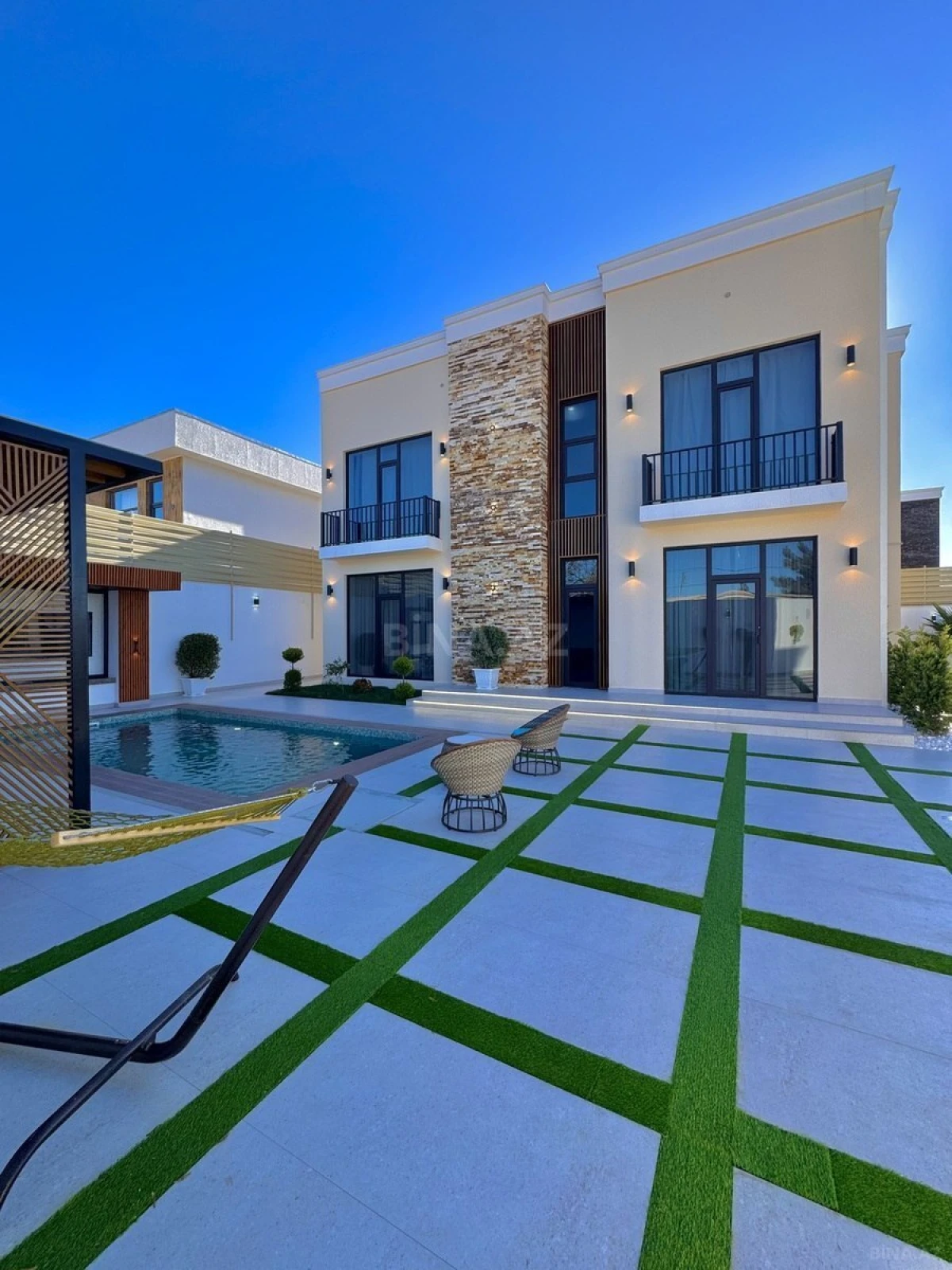 Satılır 5 otaqlı həyət evi 250 m²