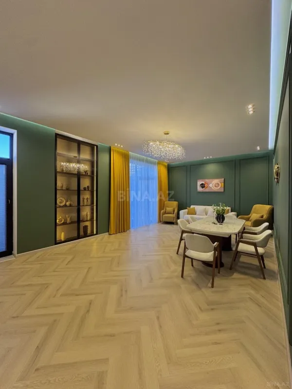 Satılır 5 otaqlı həyət evi 250 m²