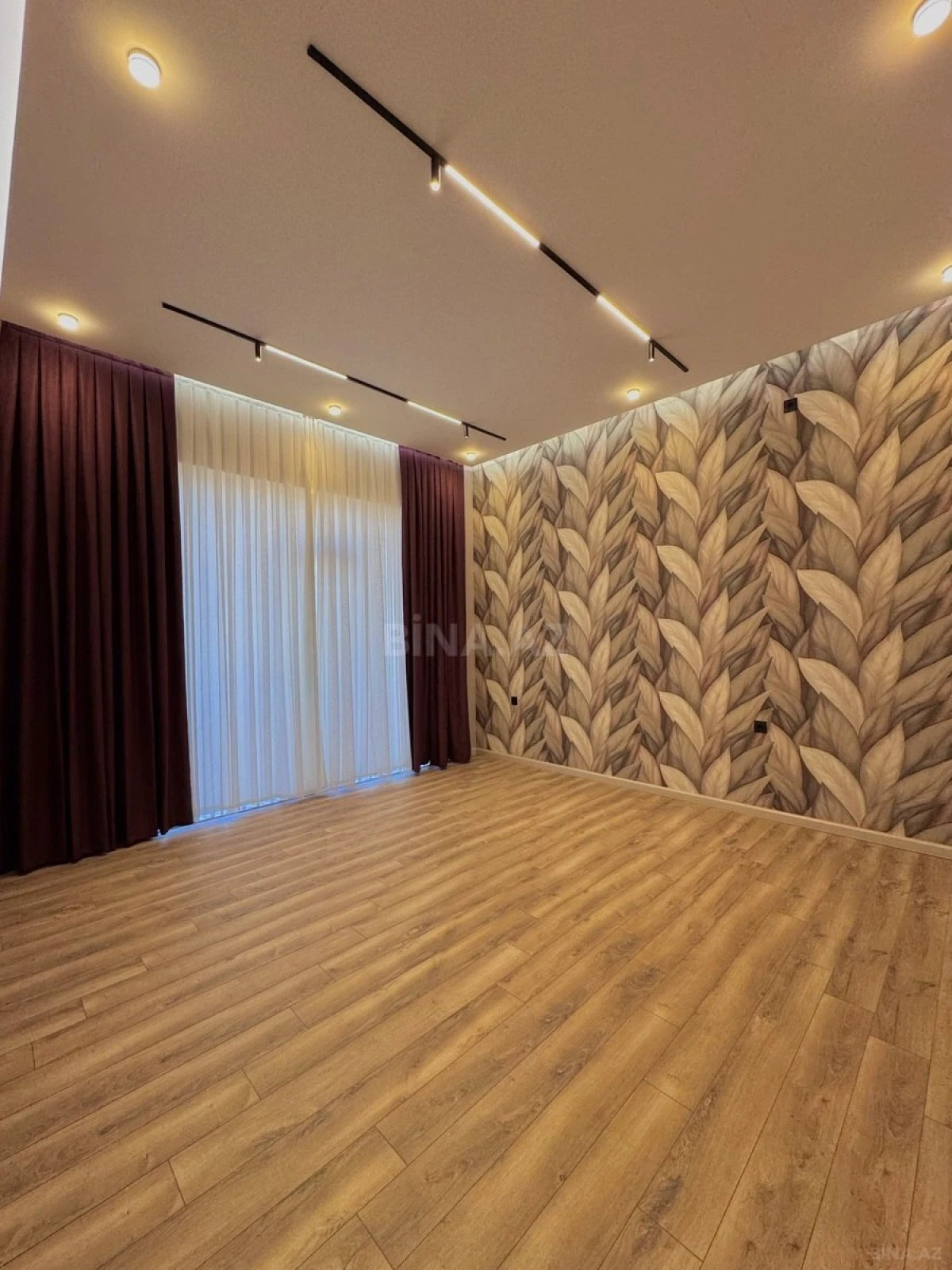 Satılır 5 otaqlı həyət evi 250 m²