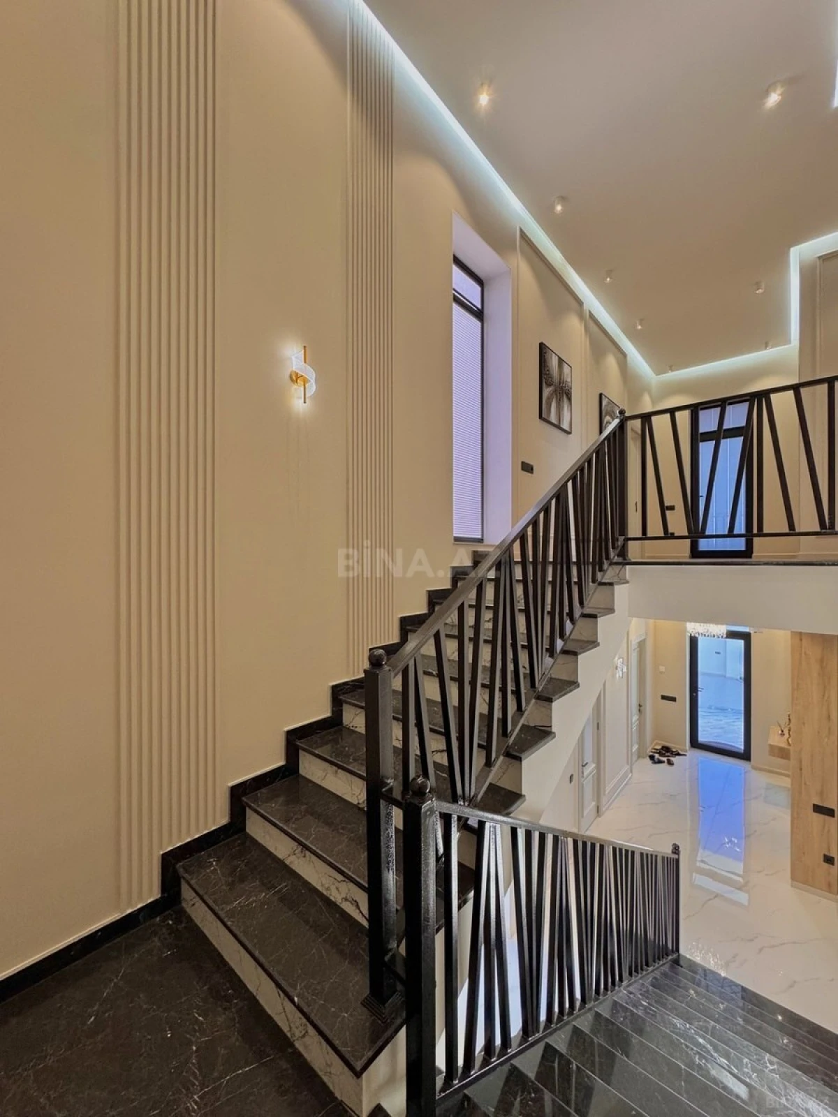 Satılır 5 otaqlı həyət evi 250 m²