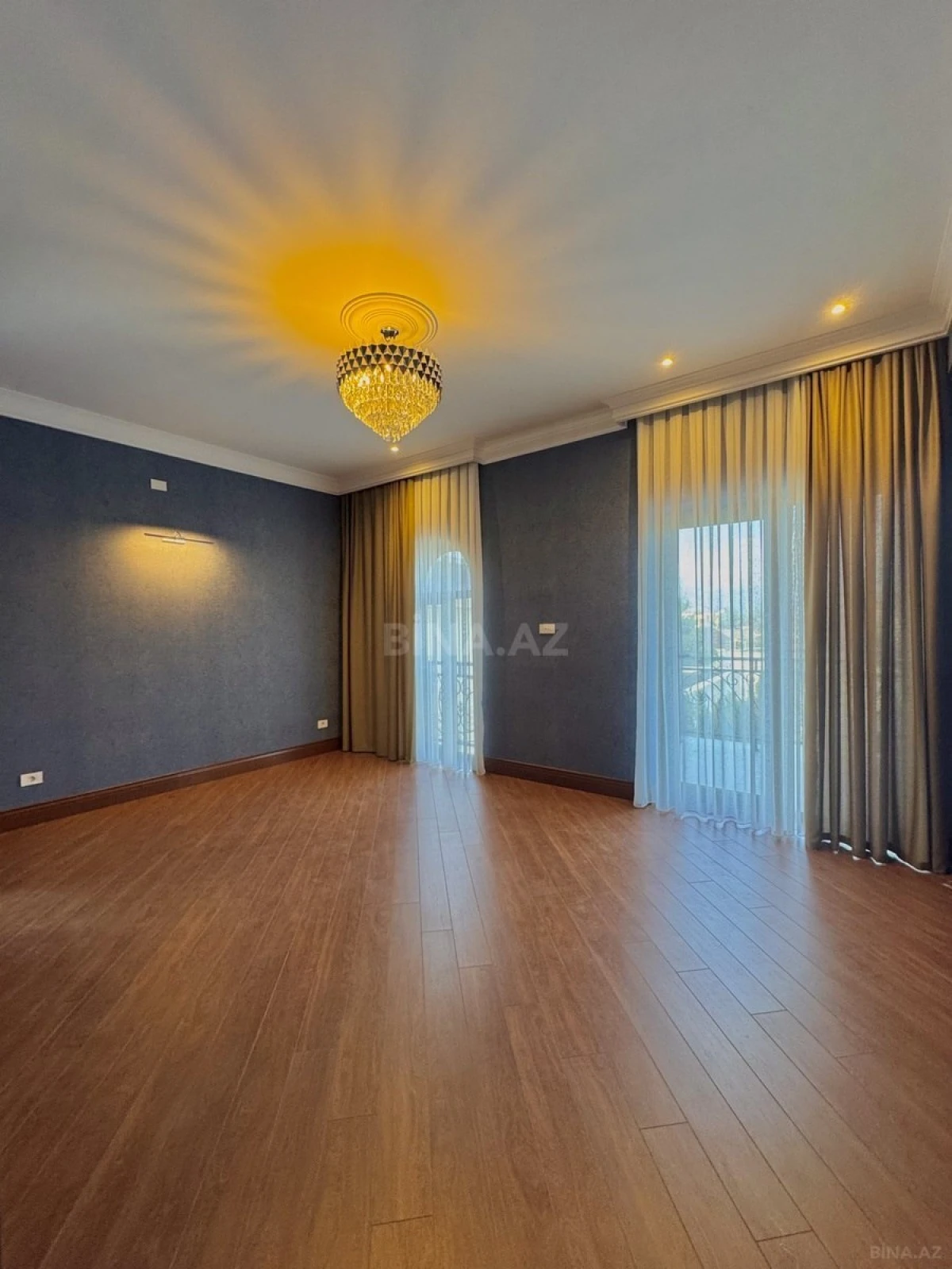 Satılır 6 otaqlı həyət evi 350 m²
